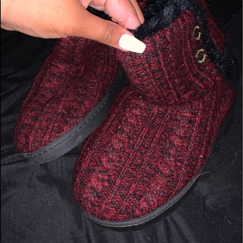 furry boots / slippers